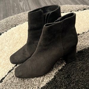 Size 9 ankle boot, suede